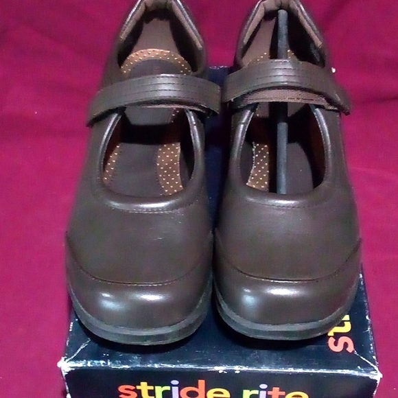 Girl's Stride Rite Genuine Brown Leather Mary Jane School Uniform Shoes - Picture 2 of 4